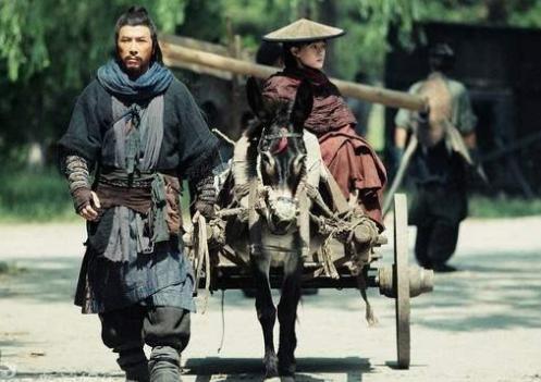 关羽立下了军令状却还是放走了曹操，诸葛亮为什么不杀他？