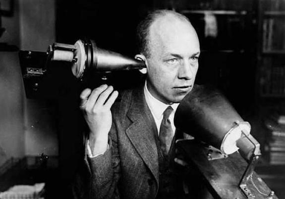 晚清第一个使用电话的人是谁？他说了什么