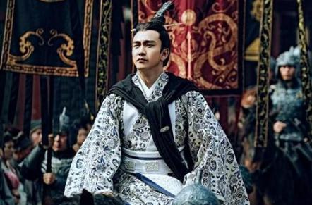 有三个人不该杀曹操杀了，最该杀的那个曹操却没动手！