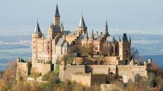 她因生不出儿子遭抛弃，一个月后嫁给公爵连生5子