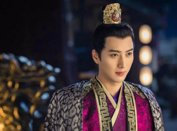 为何古人总说“男怕三摇头,女怕大步走”? 为何古人总说“男怕三摇头,女怕大步走”?