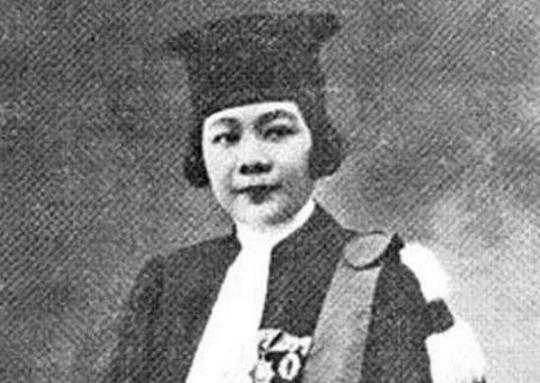 她出身豪门，是历史上第一位女性律师，<a href=https://www.lishiji.cn/lishi/9709/ target=_blank class=infotextkey>晚年</a>却客死他乡