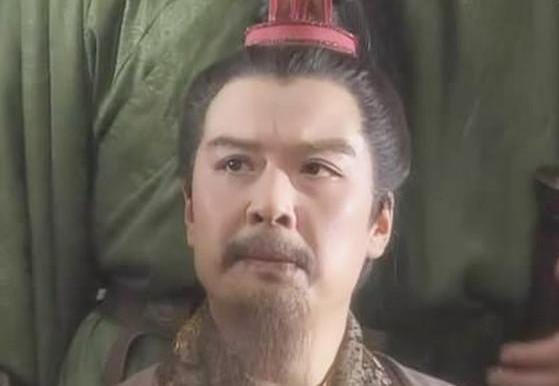 刘备为什么那么信任法正却不信任诸葛亮呢？