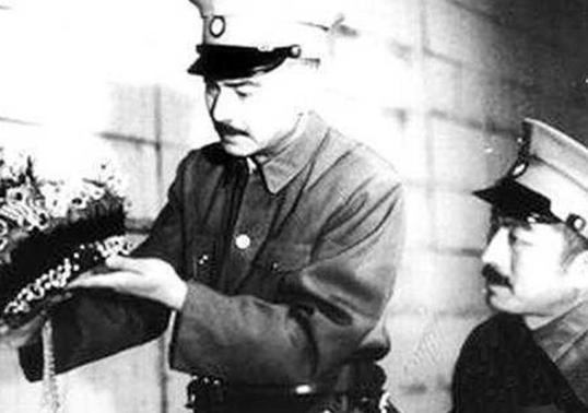 乾隆的九龙宝剑面世后，经历了哪些主人，他们的结局是怎么的呢？