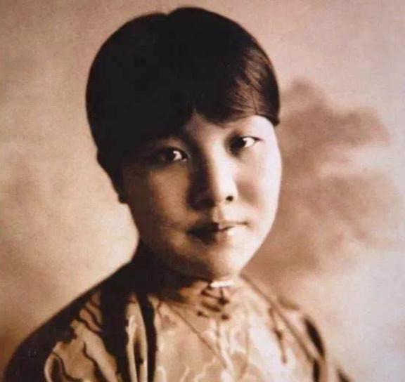 冰心为什么会爱上吴文藻?两人相伴一生不离不弃 冰心为什么会爱上吴文藻?两人相伴一生不离不弃