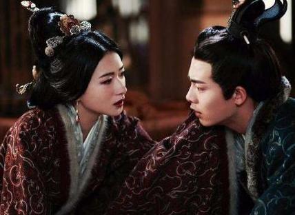 曹操为什么大胆的抢汉献帝的弓箭呢 曹操到底出于什么目的