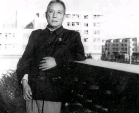 他是<a href=https://www.lishiji.cn/lishi/121/ target=_blank class=infotextkey>鲁迅</a>的蓝颜知己，人称江浙<a href=https://www.lishiji.cn/lishi/1762/ target=_blank class=infotextkey>神</a>童