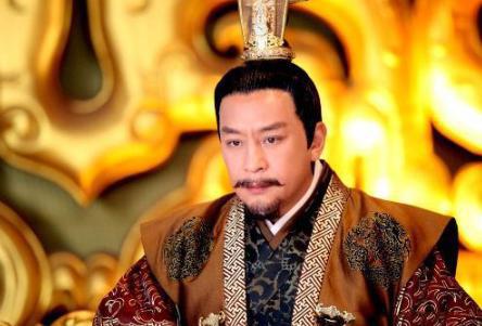 此人被举报要谋反，皇帝完全不怪罪他，还送嫔妃伺候他