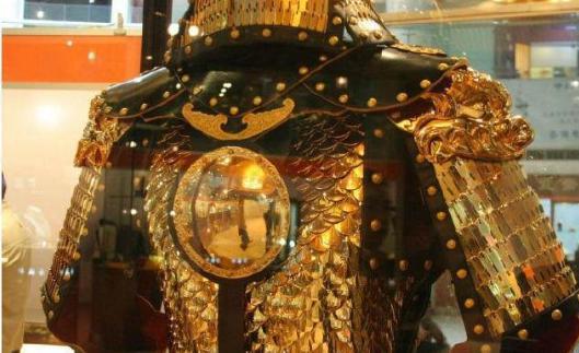 重装步兵是什么时候出现的？同时出现的还有重装骑兵跟火药