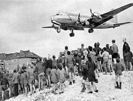 第一次柏林危机是在什么样的背景下发生的 第一次柏林危机简介