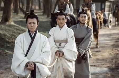 秦始皇一封信30个字写了什么？吕不韦看完为什么自尽了？