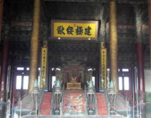 紫禁城是刘伯温帮朱棣修建的吗?刘伯温不是在朱元璋时期就死了吗 紫禁城是刘伯温帮朱棣修建的吗?刘伯温不是在朱元璋时期就死了吗