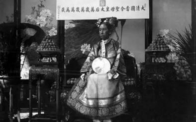 人死后都要入土为安 为何慈禧死后一年多才下葬呢 人死后都要入土为安 为何慈禧死后一年多才下葬呢