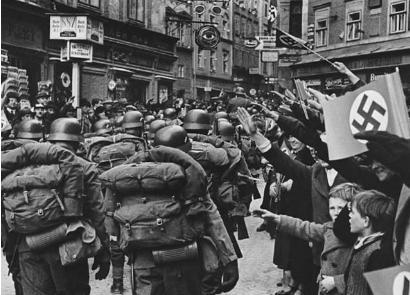 德国吞并奥地利后进驻的士兵 受到的民众的夹道欢迎 德国吞并奥地利后进驻的士兵 受到的民众的夹道欢迎
