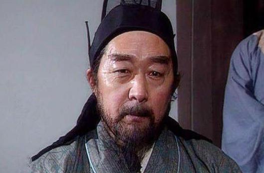 刘备为什么那么信任法正却不信任诸葛亮呢？
