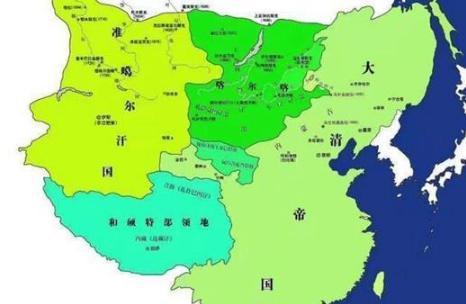 左宗棠为何能在一年半之内收复新疆？而康熙三代却花了半个世纪？