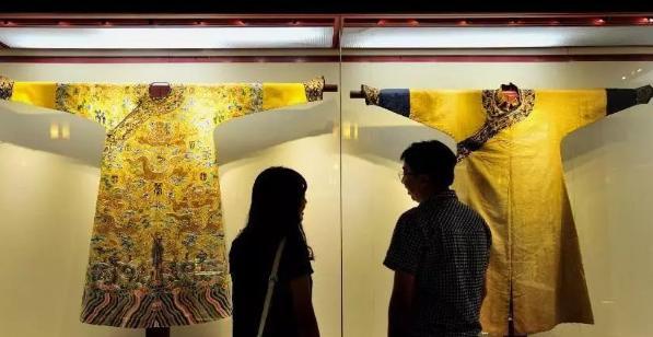 清代的龙袍到底是怎么做出来的，值多少钱？