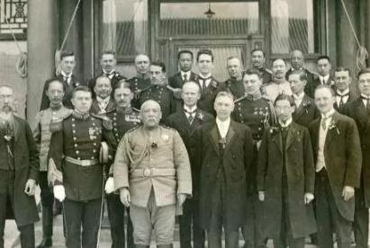 丫鬟一部位特殊被少爷纳为妾,婚后生三子一女,次子大名无人不晓 丫鬟一部位特殊被少爷纳为妾,婚后生三子一女,次子大名无人不晓