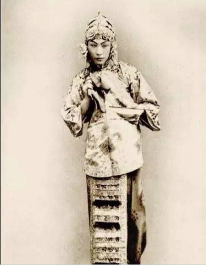 揭秘：京剧大师荀慧生与吴小霞的凄美之恋