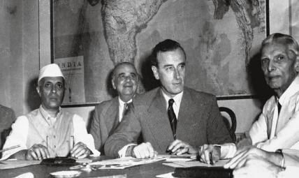 印度总督路易斯·蒙巴顿伯爵提出蒙巴顿方案 最终使印度和巴基斯坦分治