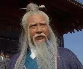 皇帝故意刁难这一家族,御赐2个梨让900人分着吃,结果让皇帝佩服 皇帝故意刁难这一家族,御赐2个梨让900人分着吃,结果让皇帝佩服
