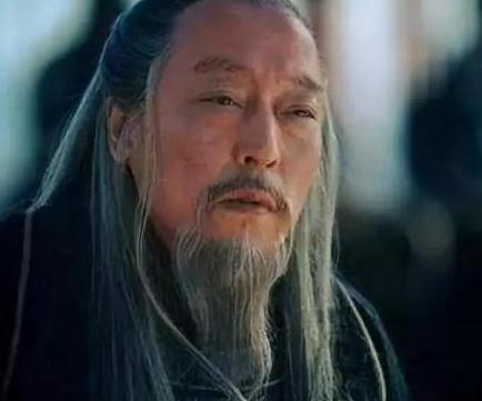 曹操临死前为什么要弄死杨修 而不是司马懿呢