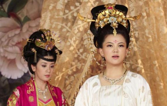 这个窝囊皇帝被太后废掉，从此太后大权独揽