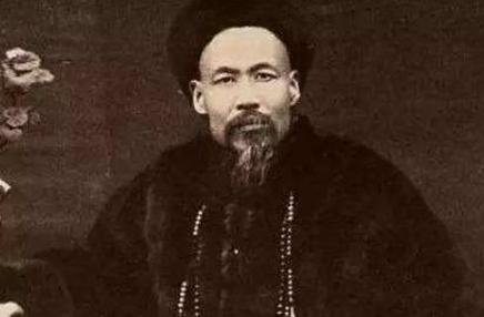左宗棠为何能在一年半之内收复新疆？而康熙三代却花了半个世纪？