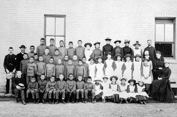 加拿大如何系统的灭亡印第安人文化？他们做了些什么