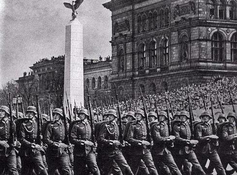 二战中的日军和德军到底谁更强?日军是怎么评价德军的 二战中的<a href=https://www.lishiji.cn/lishi/860/ target=_blank class=infotextkey>日军</a>和德军到底谁更强?日军是怎么评价德军的