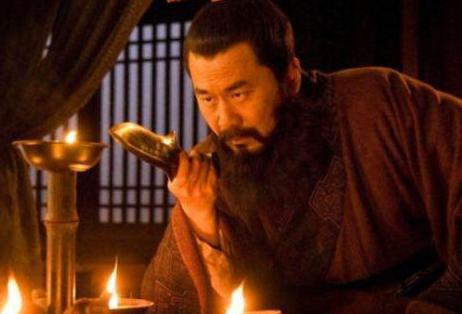 曹操为什么看不起孙策？原因是什么
