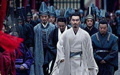 杨修和司马懿相比 为什么曹操只杀杨修呢 杨修和司马懿相比 为什么曹操只杀杨修呢
