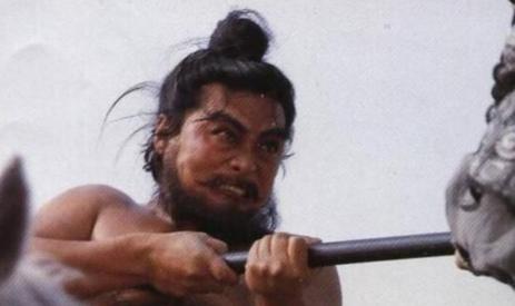 许褚在跟马超对战的时候 为什么会赤膊上阵呢