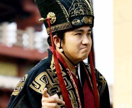 曹操临死前为什么要弄死杨修 而不是司马懿呢