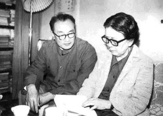 她独自抚养三个子女,晚年远走故国 她独自抚养三个子女,晚年远走故国
