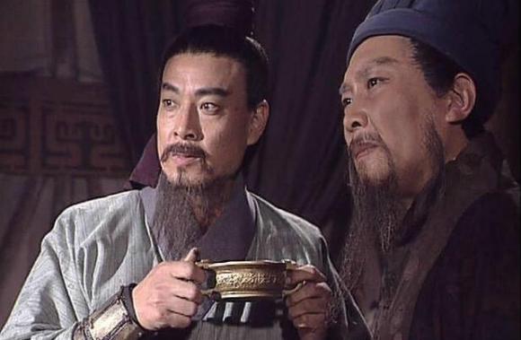 刘备能看出马谡是个庸才，为什么诸葛亮没看出？