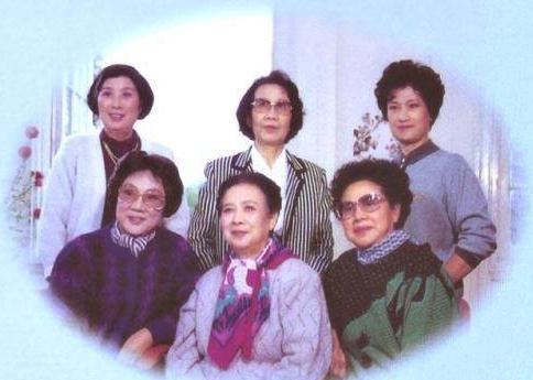 揭秘:越剧十姐妹中为什么没有王文娟? 揭秘:越剧十姐妹中为什么没有王文娟?