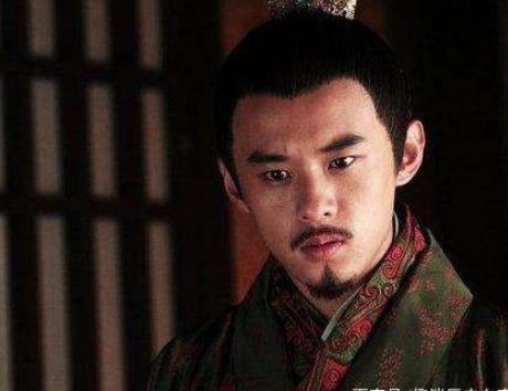 皇帝请大臣吃饭，吃完后派人杀了他