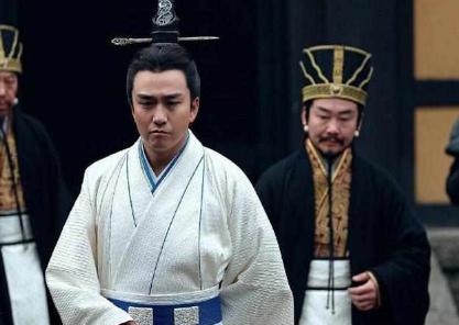杨修和司马懿相比 为什么曹操只杀杨修呢 杨修和司马懿相比 为什么曹操只杀杨修呢