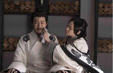 秦始皇一封信30个字写了什么？吕不韦看完为什么自尽了？