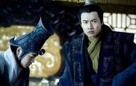 皇帝非要吃公鸡下的蛋，大臣们束手无策，12岁孩童用7字解决