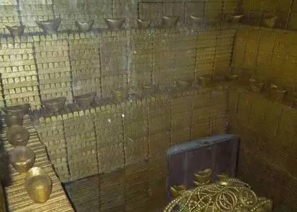 古代在没有银行的强情况下 和珅的钱究竟藏在什么地方