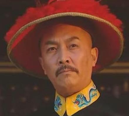 雍正明明打击年羹尧 为什么还要给他升官呢