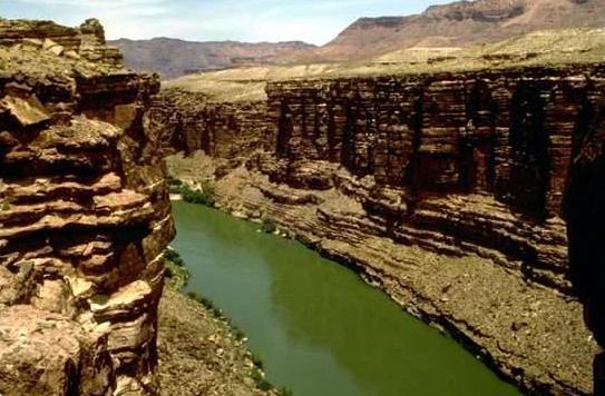 东非大裂谷位于非洲的什么地方 周围附近的环境是什么样的