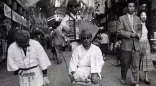 战败后的日本，士兵无家可归，甚至有人报复社会