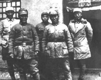 这个人名气不大，救过两元帅一大将