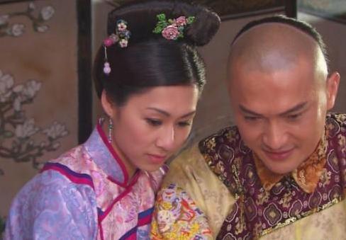 彤贵妃深受宠爱是后宫二把手，为什么会连降三级？