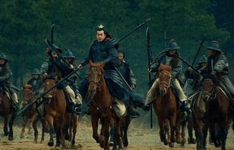 三国第一猛将吕布的师傅是谁？是天生奇才还是师从名门