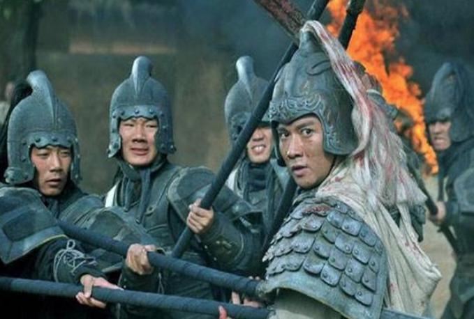 许褚敢单挑马超，为什么单单害怕赵云？