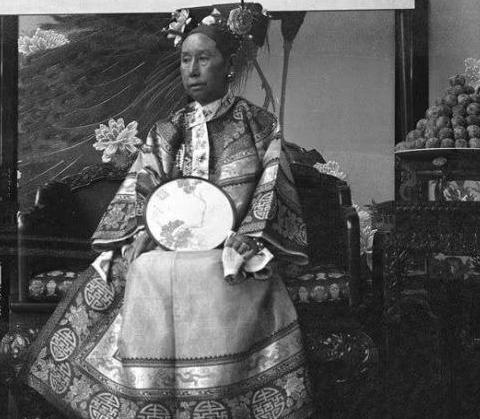 清朝时，太后如何称呼皇帝？为什么称呼会跟其他人不同